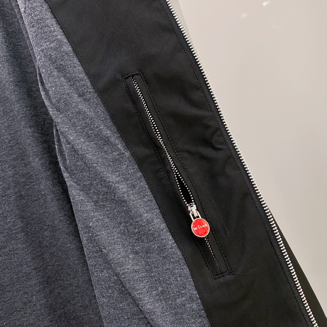 Kiton 2026春季新款拉链连帽夹克外套，时尚与实用兼备！这款拉链连帽一定要瞧瞧！它整体版型简约又不