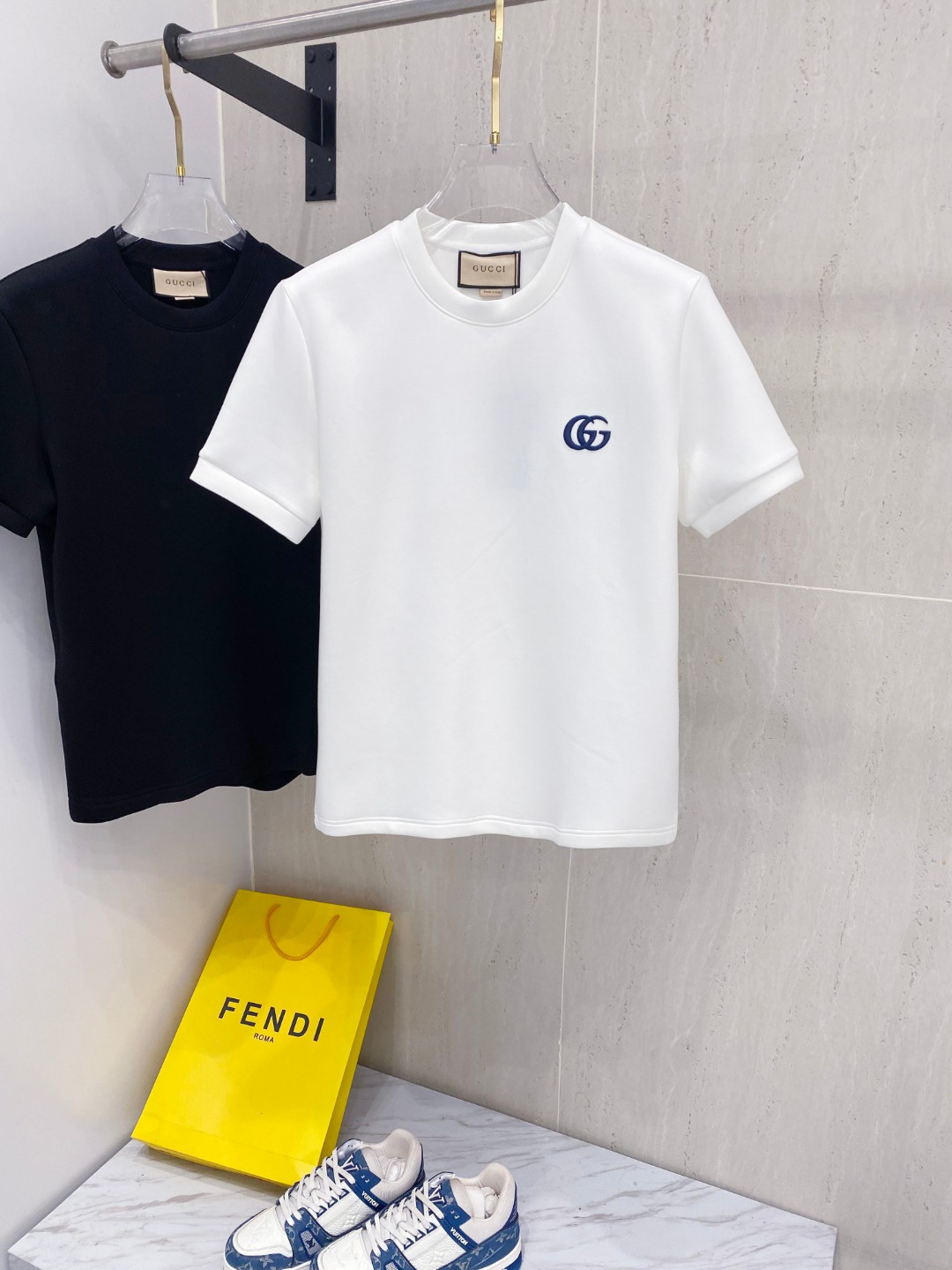 Gucci Embroidered Logo Short Sleeve T-Shirt - Stylish & Comfortable 2 o 1j3r8ltla155t18am1dm3171j1phe0