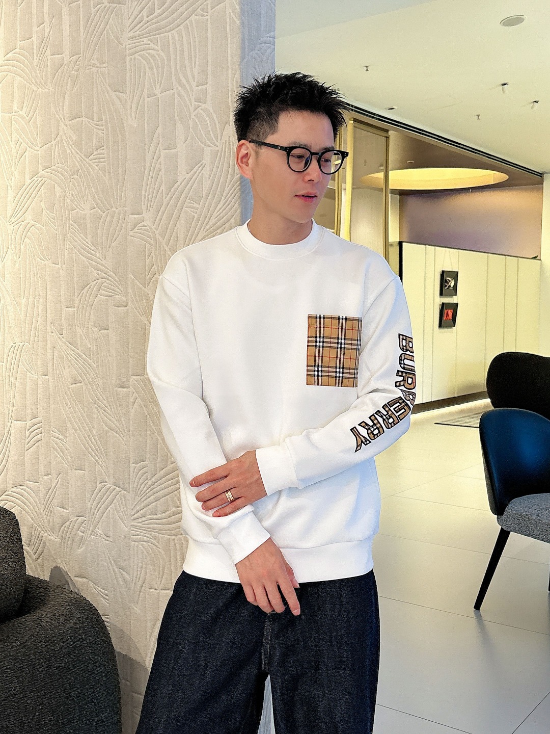 NO:531310,BURBERRY 2025ss autumn and winter new products, long-sleeved space cotton sweatshirt, classic logo design, versatile models, released simultaneously on the official website. Customized fabrics are soft and delicate, with a high skin-friendly feel, perfectly interpreting the brand's fashion trend!  Men’s wardrobe are indispensable, and they are low-key designs and must-haves. Dears, please buy them quickly!  S-XL, burberry, burberry, hoodie, sweatshirts, alexander wang19860909BURBERRY巴宝莉 2025ss秋冬新品 长袖太空棉卫衣,经典Logo设计,百搭款 官网同步发售 定制面料,柔软细腻,亲肤感极高,完美诠释出品牌的时尚潮流！男人的衣柜都少不了基础 是低调的设计 必备款,亲们赶紧入手！码数S-XL,,burberry,burberry,hoodie,sweatshirts,alexander wang,Men's clothing