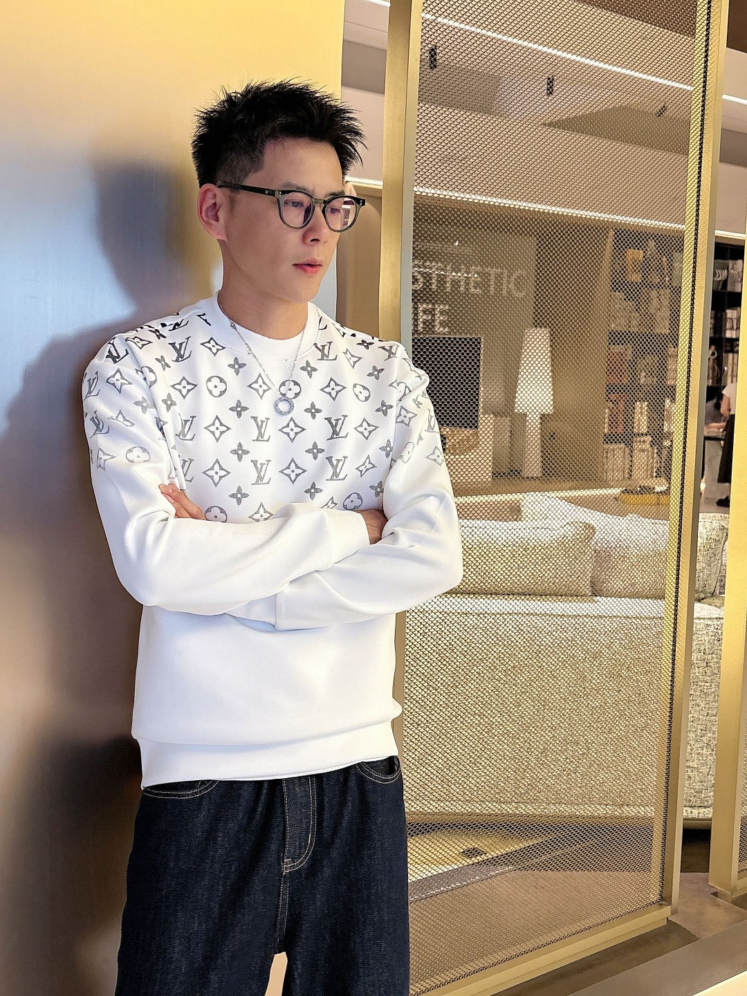 LV 2025秋冬全新系列单品上线，非常时髦前卫的一款男女同款👫长袖太空棉卫衣，胸前标识logo印花图案