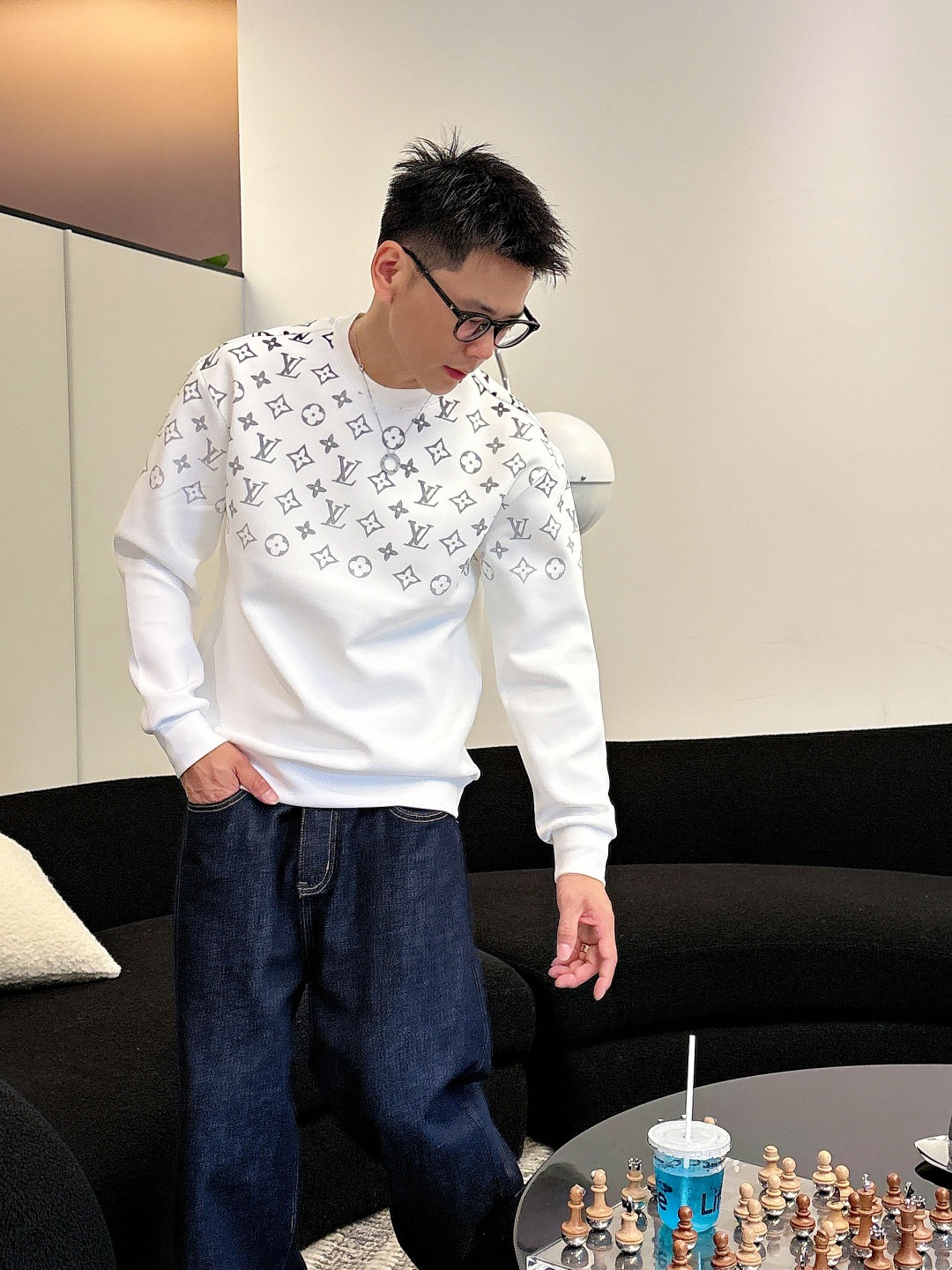 LV 2025秋冬全新系列单品上线，非常时髦前卫的一款男女同款👫长袖太空棉卫衣，胸前标识logo印花图案