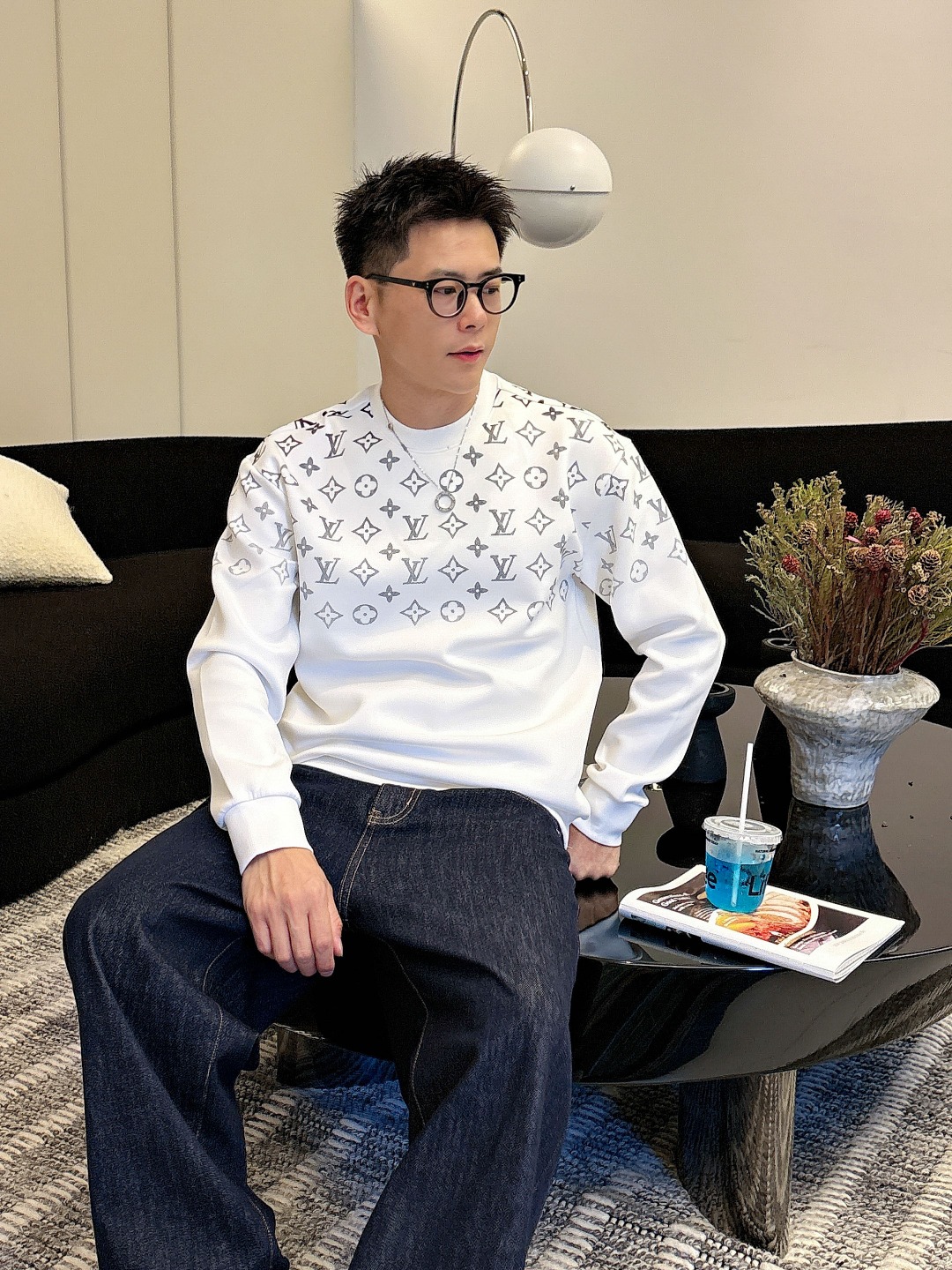 LV 2025秋冬全新系列单品上线，非常时髦前卫的一款男女同款👫长袖太空棉卫衣，胸前标识logo印花图案