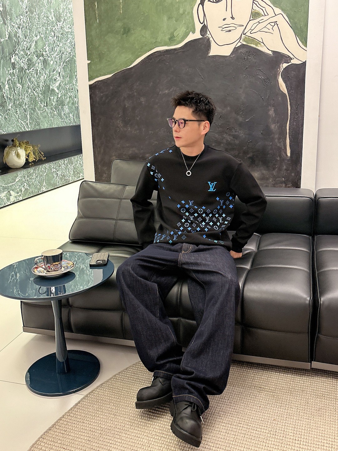 𝗟𝗼𝘂𝗶𝘀 𝗩𝘂𝗶𝘁𝘁𝗼𝗻 LV路易威登渐变刺绣圆领太空棉卫衣颜色：黑色 白色码数：S M L XL#掺