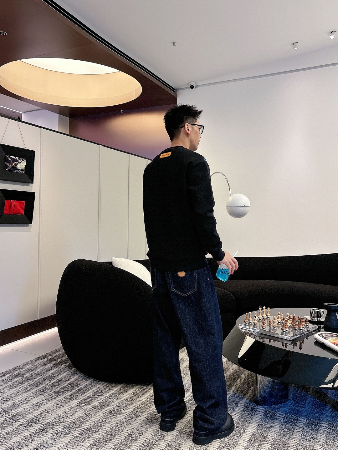 𝗟𝗼𝘂𝗶𝘀 𝗩𝘂𝗶𝘁𝘁𝗼𝗻 LV路易威登渐变刺绣圆领太空棉卫衣颜色：黑色 白色码数：S M L XL#掺