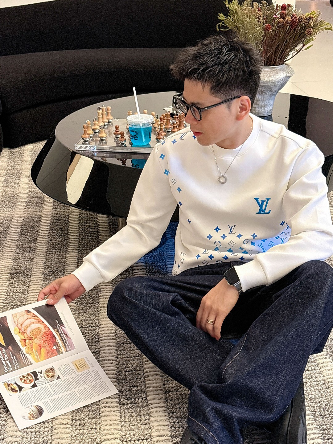 𝗟𝗼𝘂𝗶𝘀 𝗩𝘂𝗶𝘁𝘁𝗼𝗻 LV路易威登渐变刺绣圆领太空棉卫衣颜色：黑色 白色码数：S M L XL#掺