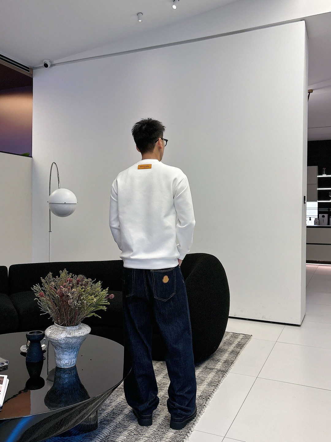 𝗟𝗼𝘂𝗶𝘀 𝗩𝘂𝗶𝘁𝘁𝗼𝗻 LV路易威登渐变刺绣圆领太空棉卫衣颜色：黑色 白色码数：S M L XL#掺