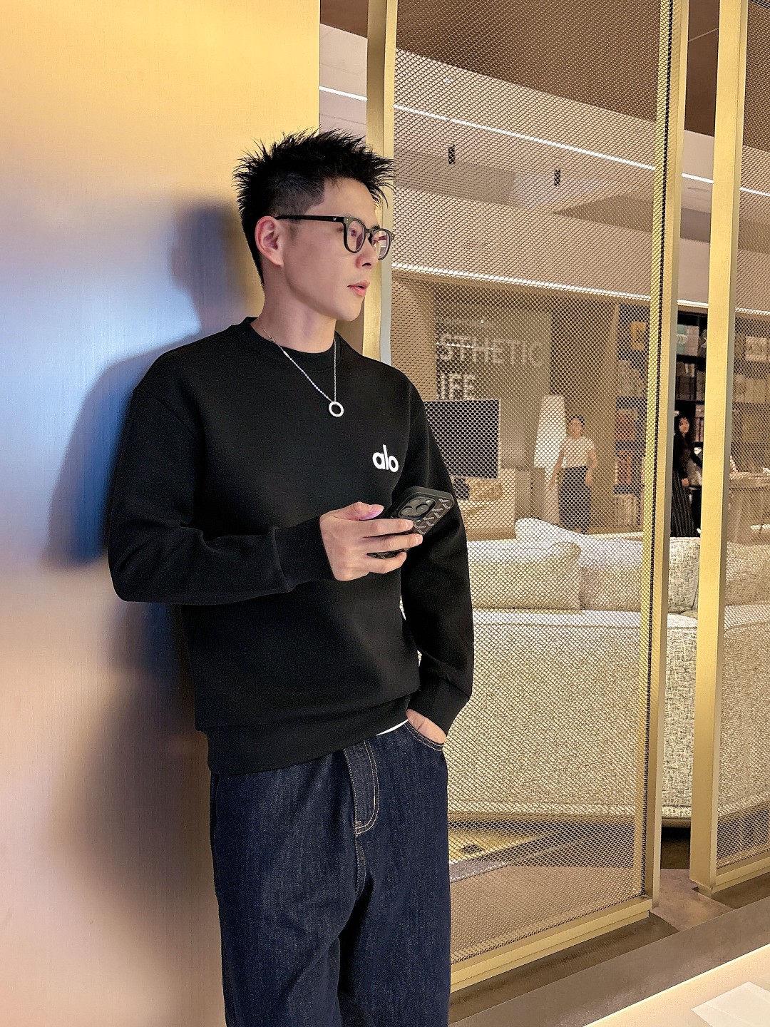 alo 2025ss秋冬新品 长袖太空棉卫衣，经典Logo设计，百搭款 官网同步发售 定制面料，柔软细腻