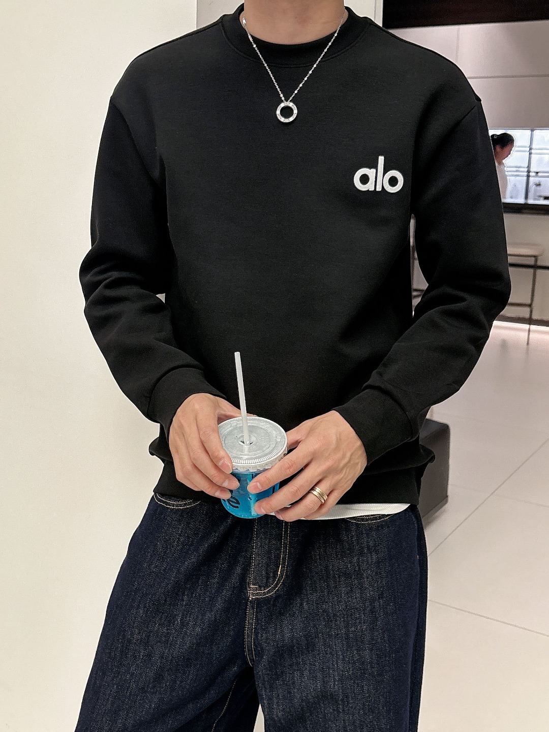 alo 2025ss秋冬新品 长袖太空棉卫衣，经典Logo设计，百搭款 官网同步发售 定制面料，柔软细腻