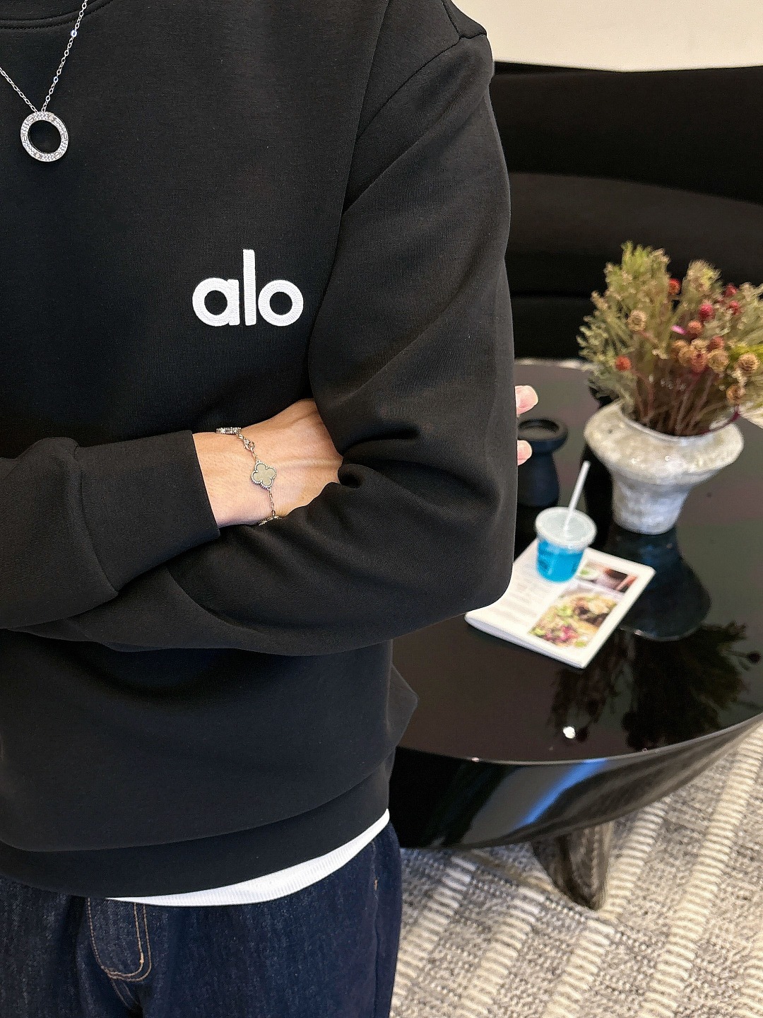 alo 2025ss秋冬新品 长袖太空棉卫衣，经典Logo设计，百搭款 官网同步发售 定制面料，柔软细腻