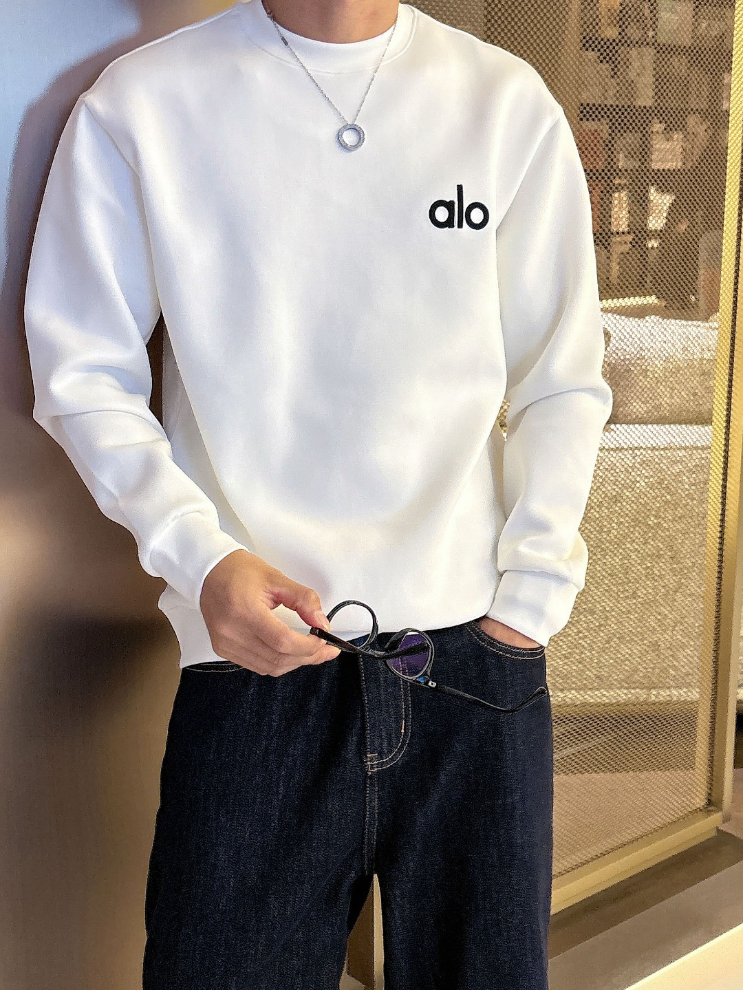 alo 2025ss秋冬新品 长袖太空棉卫衣，经典Logo设计，百搭款 官网同步发售 定制面料，柔软细腻