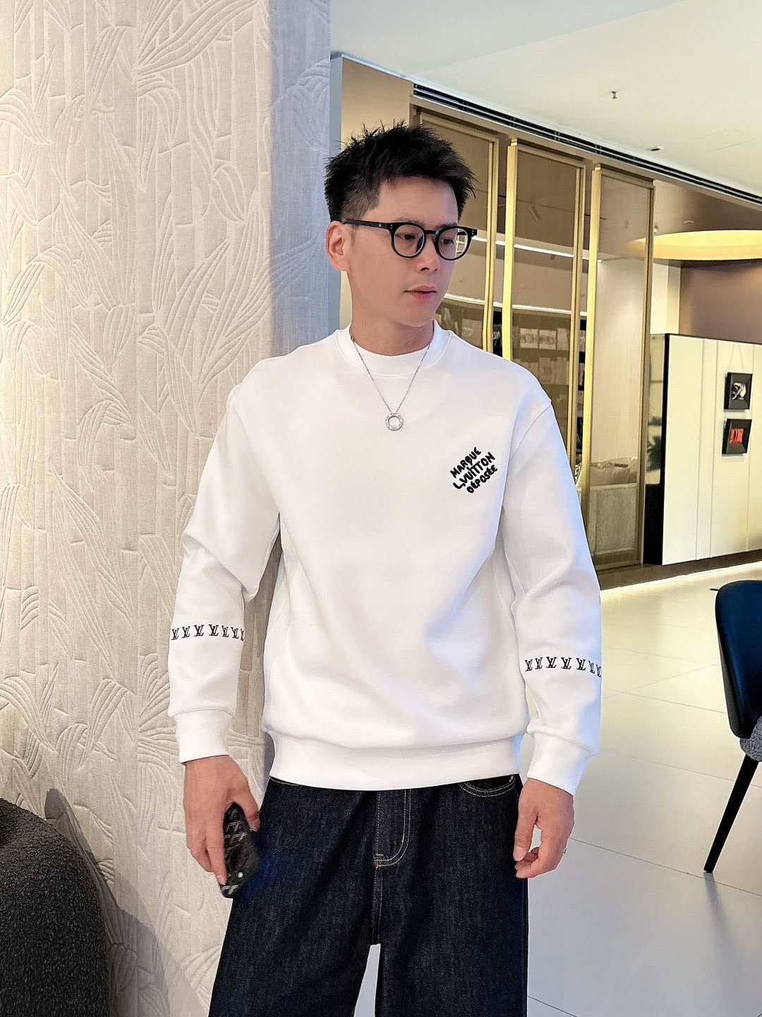 LV路易威登 2025ss秋冬新品 长袖太空棉卫衣，经典Logo设计，百搭款，定制面料，柔软细腻，亲肤感