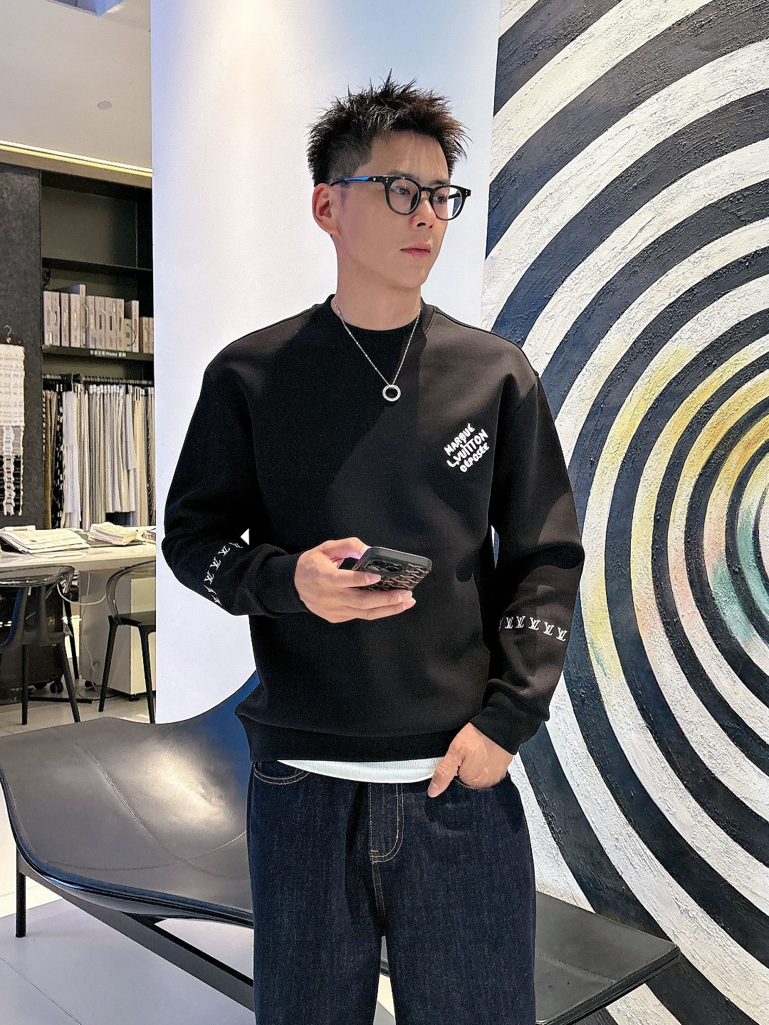 LV路易威登 2025ss秋冬新品 长袖太空棉卫衣，经典Logo设计，百搭款，定制面料，柔软细腻，亲肤感