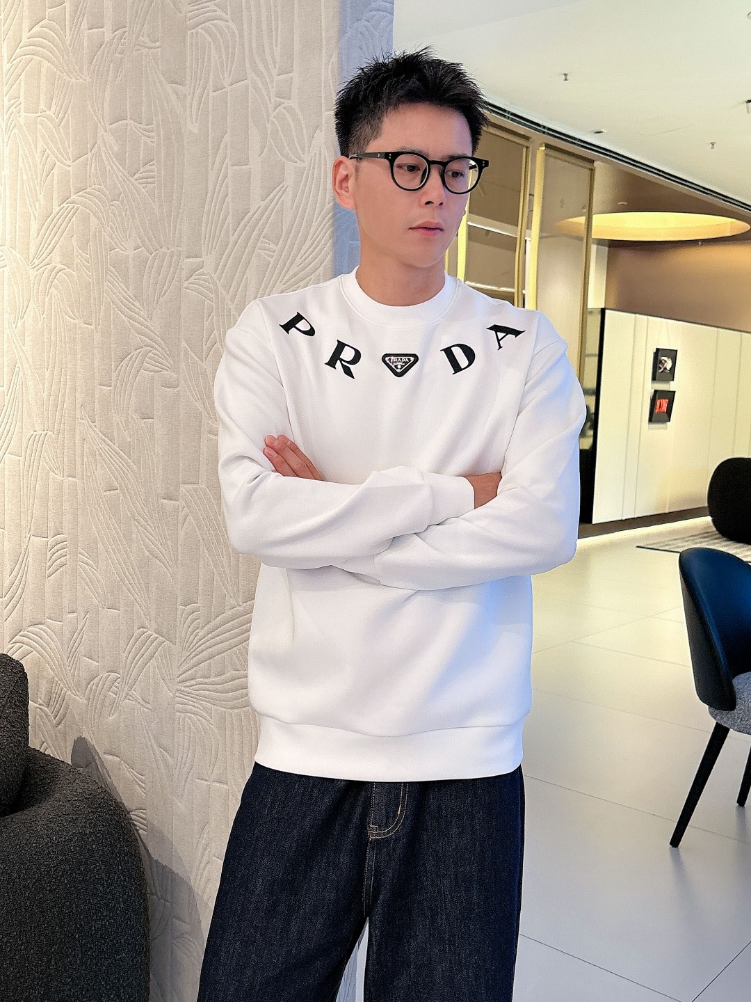 NO:531315,PRADA 2025ss autumn and winter new products, long-sleeved space cotton sweatshirt, classic logo design, versatile models, released simultaneously on the official website. Customized fabrics are soft and delicate, with a high skin-friendly feel, perfectly interpreting the brand's fashion trend!  Men’s wardrobe are indispensable, and they are low-key designs and must-haves. Dears, please buy them quickly!  S-XL, prada, prada, hoodie, sweatshirts, alexander wang19860909PRADA 普拉达 2025ss秋冬新品 长袖太空棉卫衣,经典Logo设计,百搭款 官网同步发售 定制面料,柔软细腻,亲肤感极高,完美诠释出品牌的时尚潮流！男人的衣柜都少不了基础 是低调的设计 必备款,亲们赶紧入手！码数S-XL,,prada,prada,hoodie,sweatshirts,alexander wang,Men's clothing