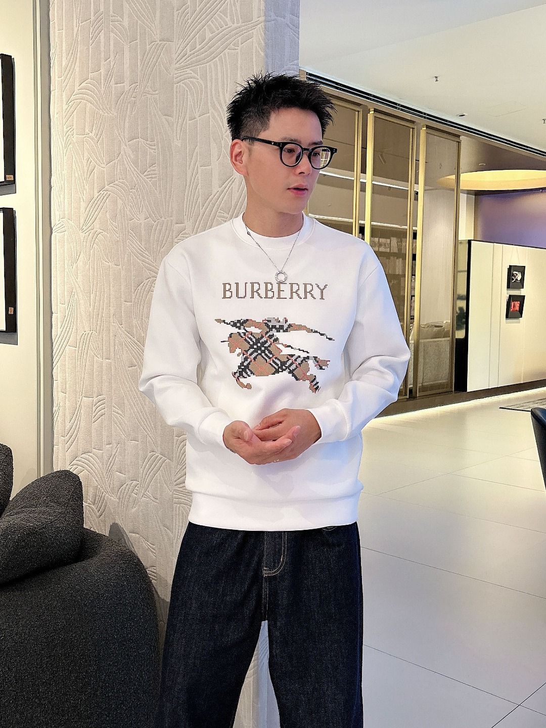 NO:531308,BURBERRY 2025ss autumn and winter new products, long-sleeved space cotton sweatshirt, classic logo design, versatile style, customized fabric, soft and delicate, with a high skin-friendly feel, perfectly interpreting the brand's fashion trend!  Men’s wardrobe are indispensable, and they are low-key designs and must-haves. Dears, please buy them quickly!  S-XL, burberry, burberry, hoodie, sweatshirts, alexander wang19860909BURBERRY巴宝莉 2025ss秋冬新品 长袖太空棉卫衣,经典Logo设计,百搭款,定制面料,柔软细腻,亲肤感极高,完美诠释出品牌的时尚潮流！男人的衣柜都少不了基础 是低调的设计 必备款,亲们赶紧入手！码数S-XL,,burberry,burberry,hoodie,sweatshirts,alexander wang,Men's clothing