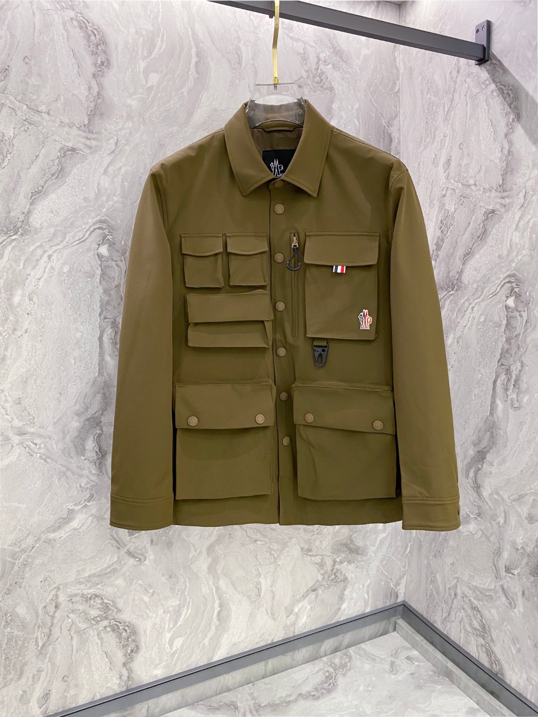 NO:547888,Moncler's new autumn and winter products are released, the cotton coats of masked work clothes are shipped, all original customization of fabrics and auxiliary materials, the workmanship is complex and the workmanship is high and powerful. Number of codes 48-56, Moncler, alexander wang19860909蒙口 Moncler 秋冬新品发布,蒙口工装款棉衣出货,面料及辅料全部原版订制,工装机能风做工复杂,价值高超强 码数48-56,,Moncler,alexander wang,Men's clothing