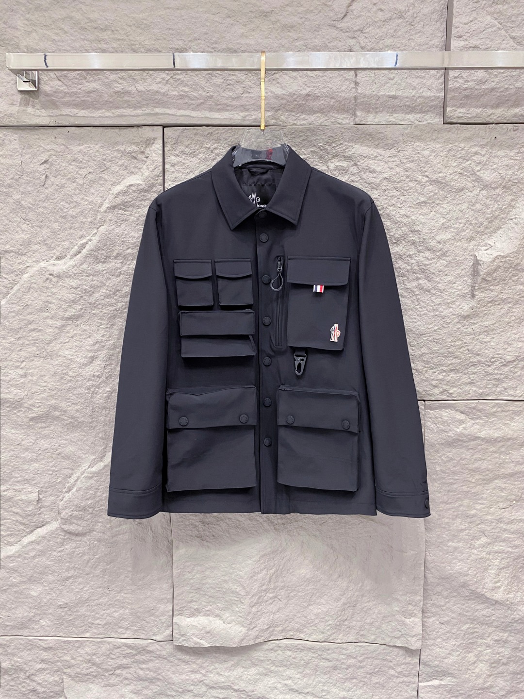 NO:548766,.Moncler 2025 autumn and winter new product released, masked work clothes cotton coats are shipped, fabrics and auxiliary materials are customized, the workmanship and workmanship are complex, and the value is high and superb. Number of codes 48-56, Moncler, alexander wang19860909.蒙口 Moncler 2025秋冬新品发布,蒙口工装款棉衣出货,面料及辅料全部原版订制,工装机能风做工复杂,价值高超强 码数48-56,,Moncler,alexander wang,Men's clothing