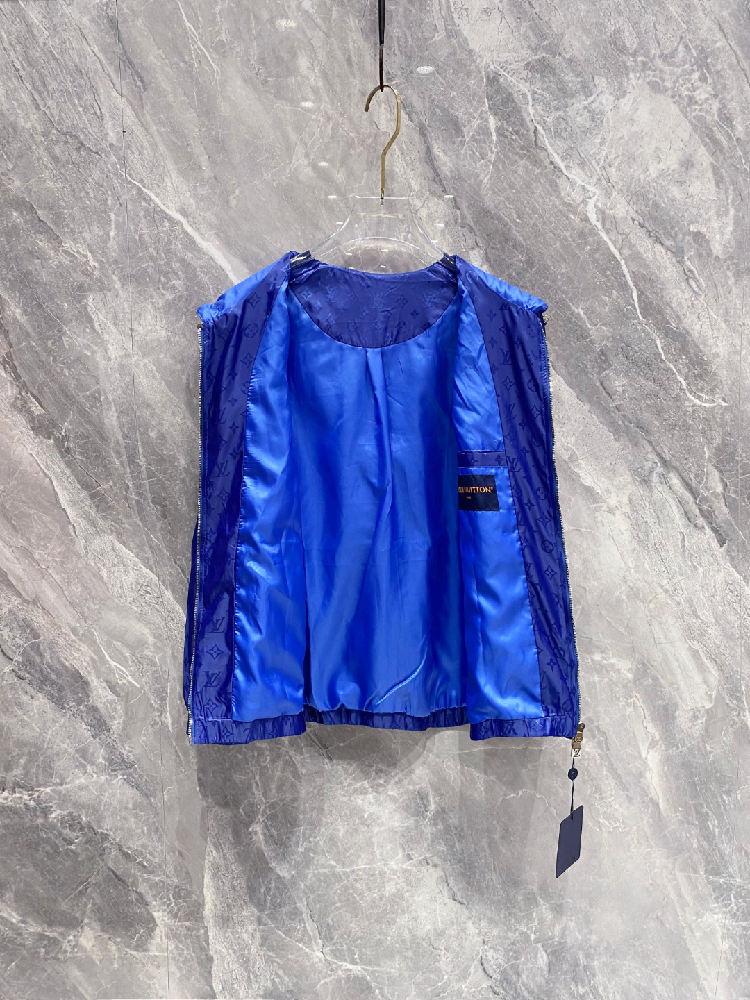 2025SS LV 秋冬新品🆕夹克外套 系列专柜定制面料 透气舒适度高，细节无可挑剔，元素设计理念，体现