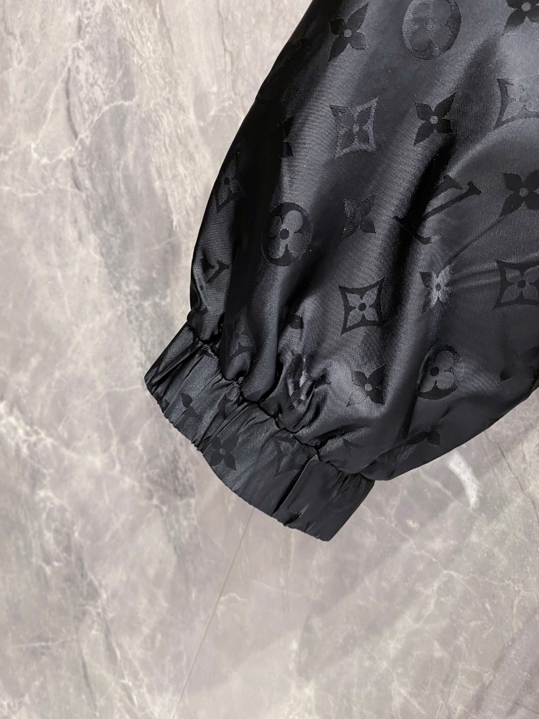 2025SS LV 秋冬新品🆕夹克外套 系列专柜定制面料 透气舒适度高，细节无可挑剔，元素设计理念，体现