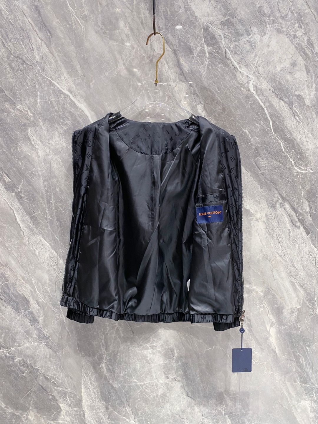 2025SS LV 秋冬新品🆕夹克外套 系列专柜定制面料 透气舒适度高，细节无可挑剔，元素设计理念，体现