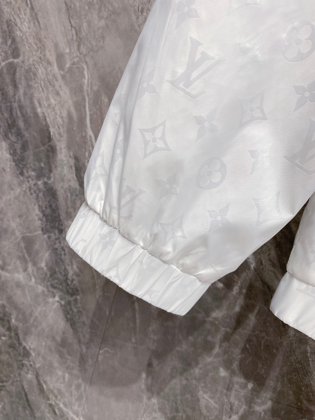 2025SS LV 秋冬新品🆕夹克外套 系列专柜定制面料 透气舒适度高，细节无可挑剔，元素设计理念，体现