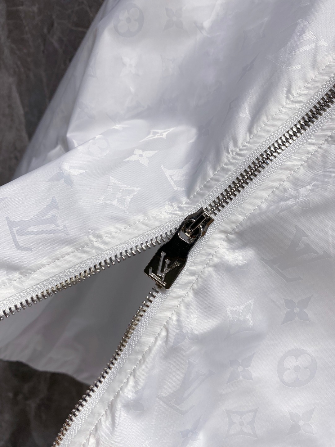 2025SS LV 秋冬新品🆕夹克外套 系列专柜定制面料 透气舒适度高，细节无可挑剔，元素设计理念，体现