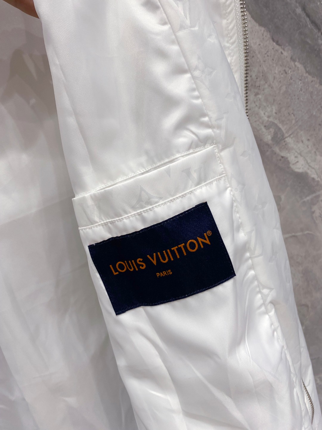 2025SS LV 秋冬新品🆕夹克外套 系列专柜定制面料 透气舒适度高，细节无可挑剔，元素设计理念，体现