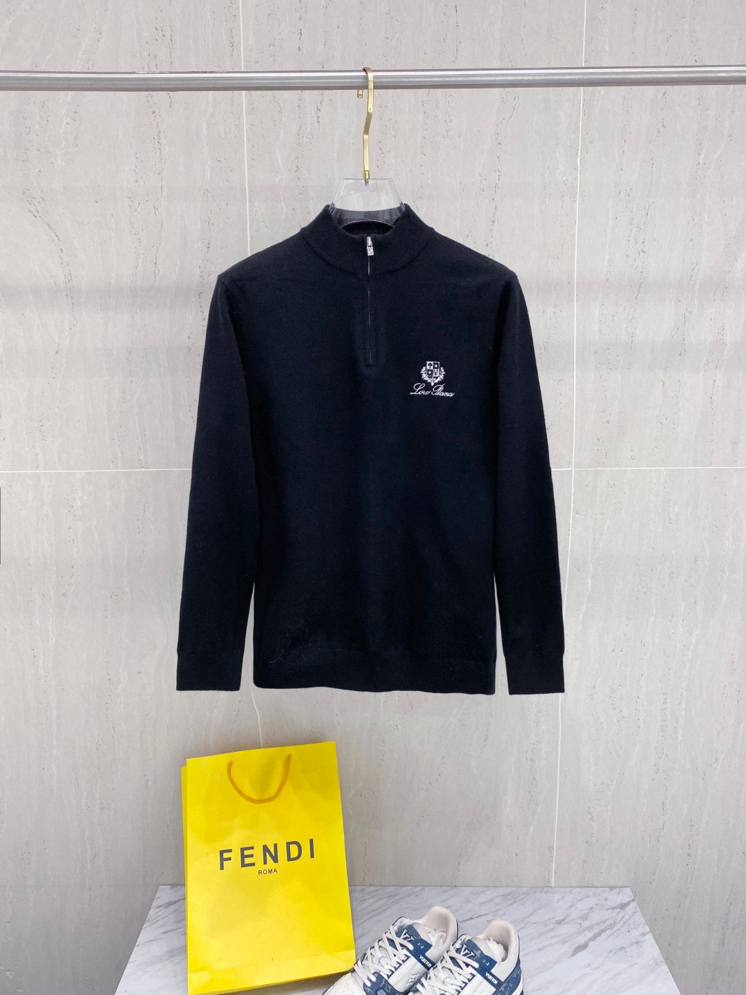 🆕Loro Piana 诺悠翩雅半拉链立领毛衣，采用羊绒羊毛混纺纱线，保暖性佳，蓬松柔软，加倍呵护肌肤，