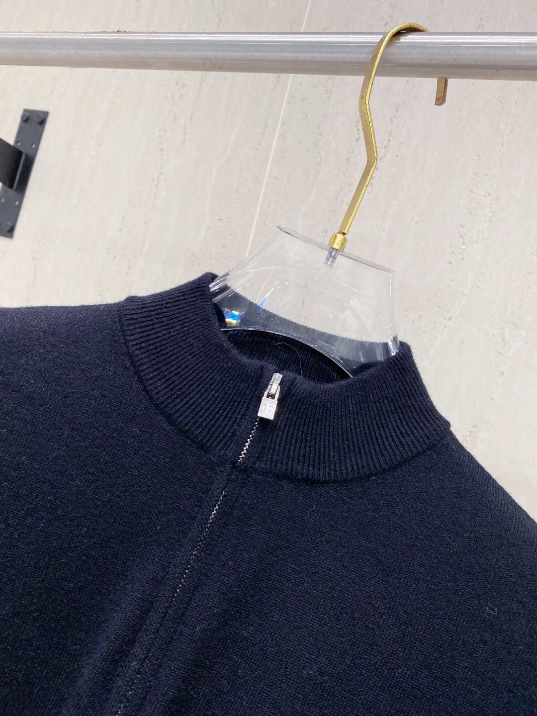 🆕Loro Piana 诺悠翩雅半拉链立领毛衣，采用羊绒羊毛混纺纱线，保暖性佳，蓬松柔软，加倍呵护肌肤，