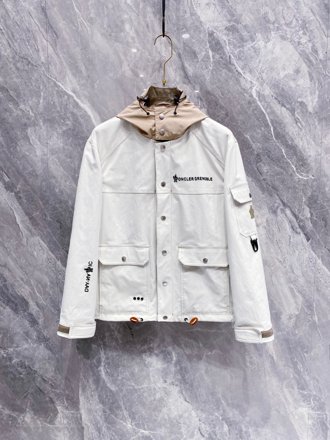 NO:692055,ARC TERYX Arc'teryx 2025FW new autumn and winter style. The same men's jacket from the official website. The original three-label complete high-end version. Customized fabric. High breathability and comfort, impeccable details, brand element design concept, reflecting high quality. It feels delicate and soft. It presents casual tailoring and the upper body shape is awesome. The size is 48-56, arc'teryx, jackets & coats, jackets & coats,19860909ARC TERYX 始祖鸟2025FW秋冬新款 官网同款男士夹克外套,原单三标齐全高端版本 定制面料 透气舒适度高,细节无可挑剔,品牌元素设计理念,体现高品质.手感细腻柔软 呈现休闲裁剪,上身版型超赞 码数48-56,arc'teryx,jackets & coats,jackets & coats,,Men's clothing