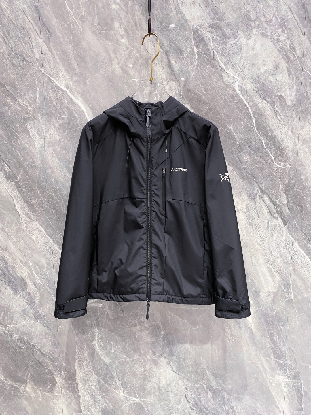 NO:735448,ARC TERYX Arc'teryx 2026ss spring new model. The same men's jacket from the official website. The original three-label complete high-end version. Customized fabric. Highly breathable and comfortable, with impeccable details. The brand element design concept reflects high quality. It feels delicate and soft. It presents casual tailoring and the upper body shape is awesome. The size is 48-56.,arc'teryx,jackets & coats,jackets & coats,19860909ARC TERYX 始祖鸟2026ss春季新款 官网同款男士夹克外套,原单三标齐全高端版本 定制面料 透气舒适度高,细节无可挑剔,品牌元素设计理念,体现高品质.手感细腻柔软 呈现休闲裁剪,上身版型超赞 码数48-56.,arc'teryx,jackets & coats,jackets & coats,,Men's clothing