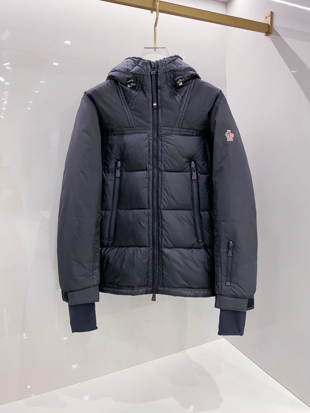 特级羽绒⬆️ Moncler Grenoble男士Morgins羊毛皮拼接里羽绒服.高端单品.原版购入开
