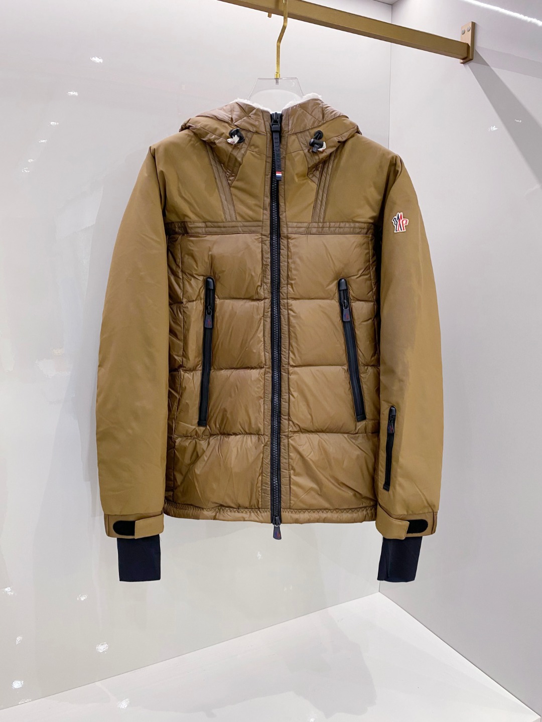 特级羽绒⬆️ Moncler Grenoble男士Morgins羊毛皮拼接里羽绒服.高端单品.原版购入开