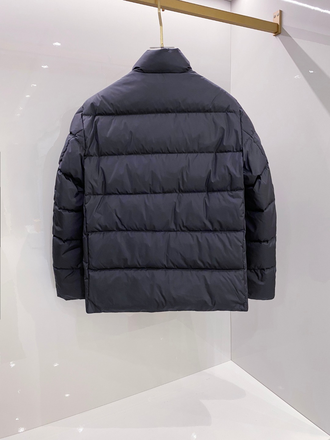 Prada 普拉达2025秋冬专柜同步新品发布，最新款羽绒服出货，全部原版购入，今年最新色，无论面料和辅