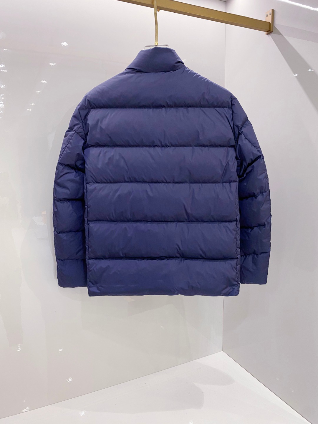 Prada 普拉达2025秋冬专柜同步新品发布，最新款羽绒服出货，全部原版购入，今年最新色，无论面料和辅