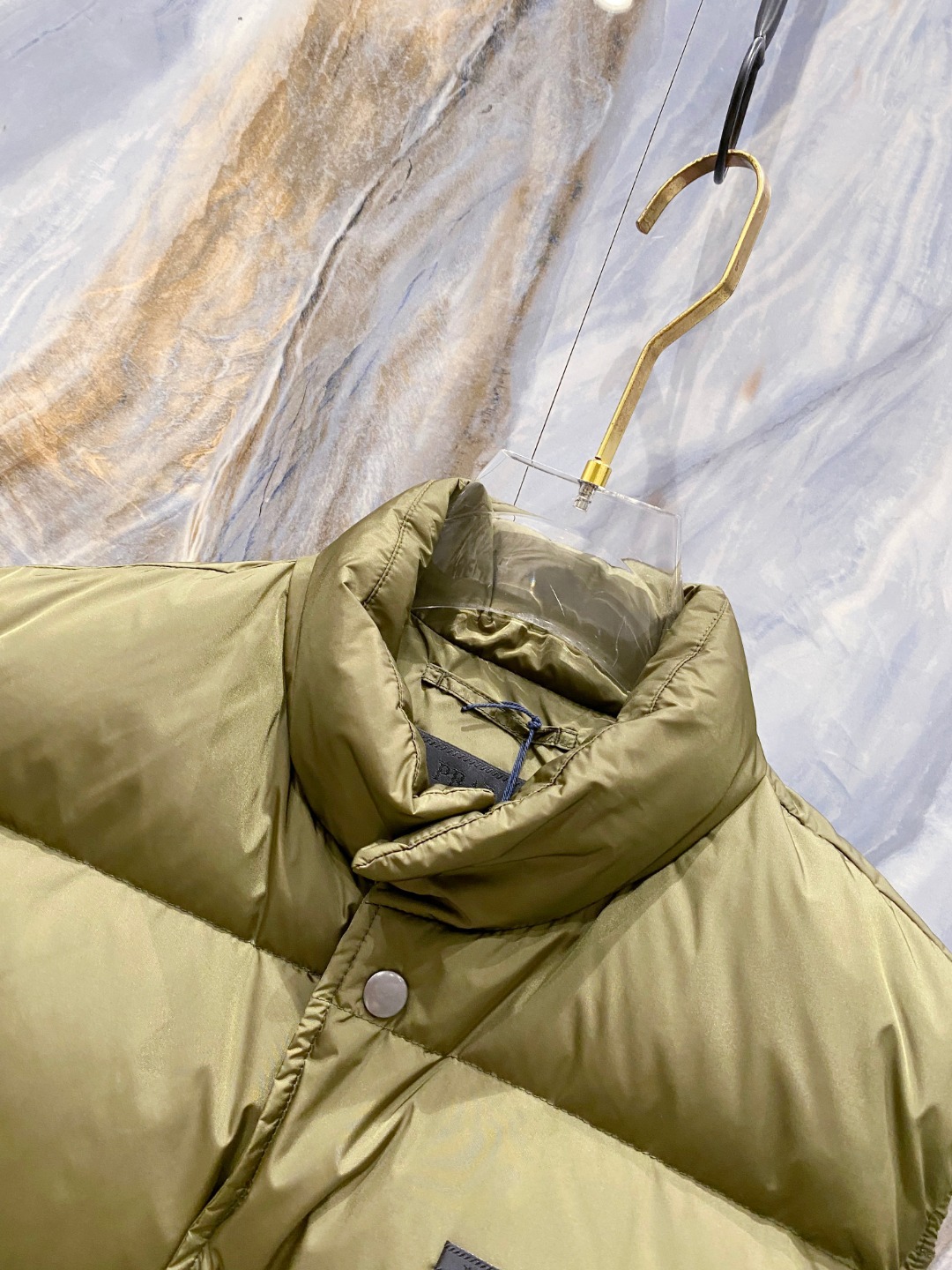 Prada 普拉达2025秋冬专柜同步新品发布，最新工装羽绒马甲出货，原版购入，无论面料及辅料，全部做到