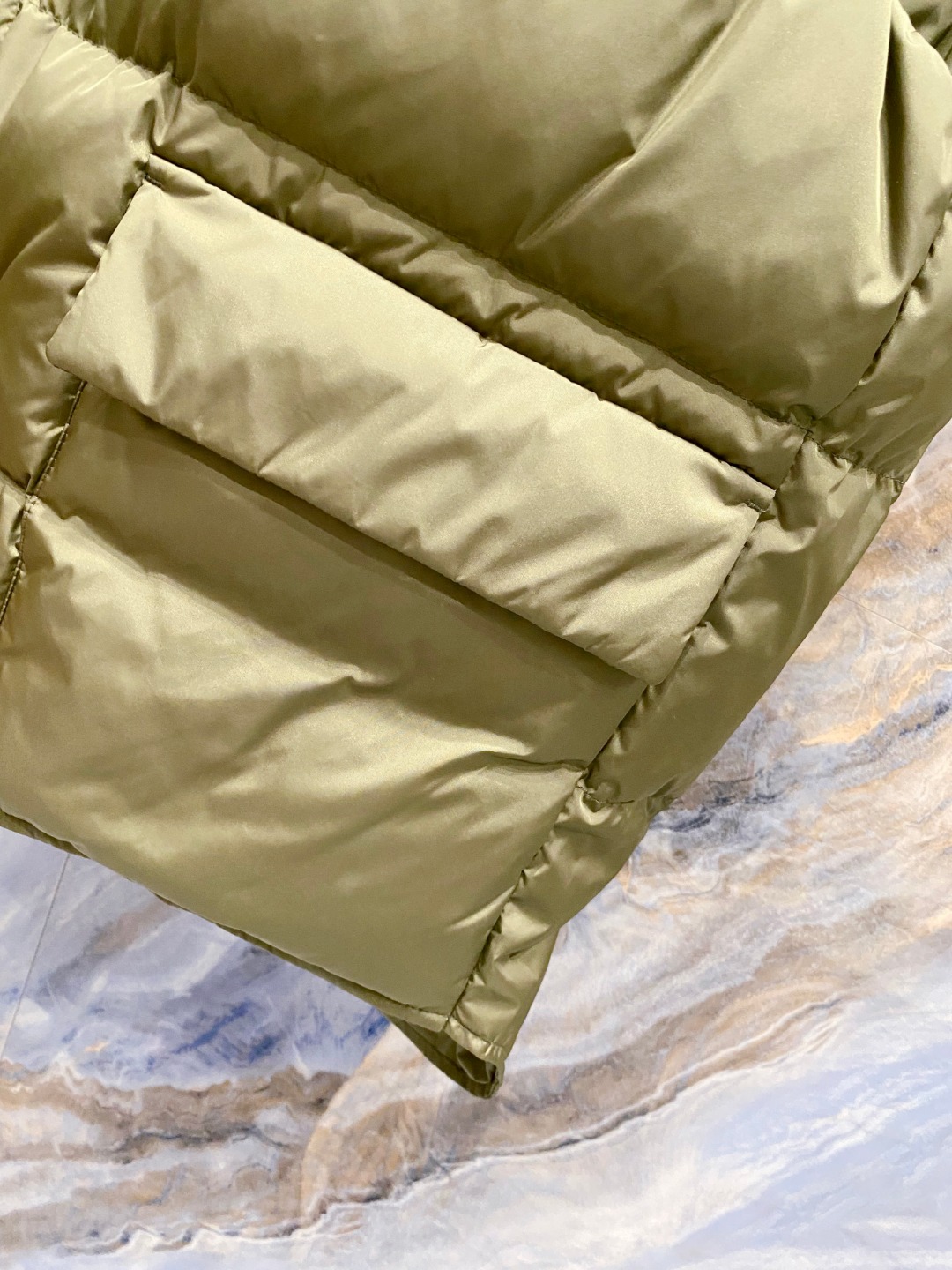 Prada 普拉达2025秋冬专柜同步新品发布，最新工装羽绒马甲出货，原版购入，无论面料及辅料，全部做到