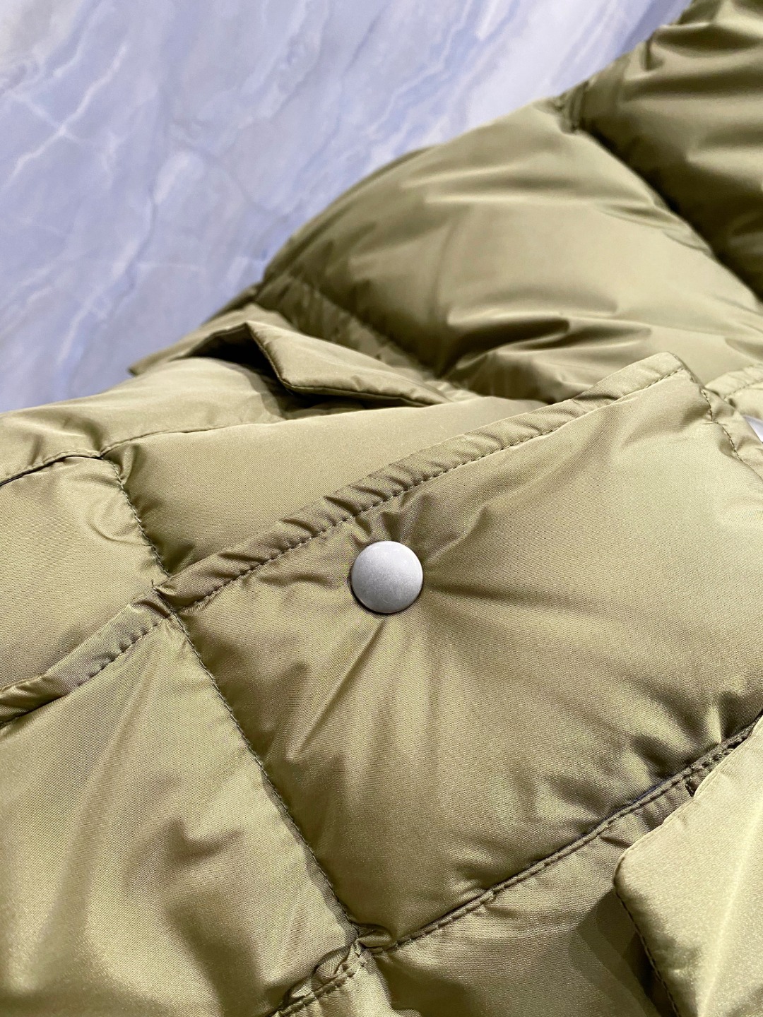 Prada 普拉达2025秋冬专柜同步新品发布，最新工装羽绒马甲出货，原版购入，无论面料及辅料，全部做到