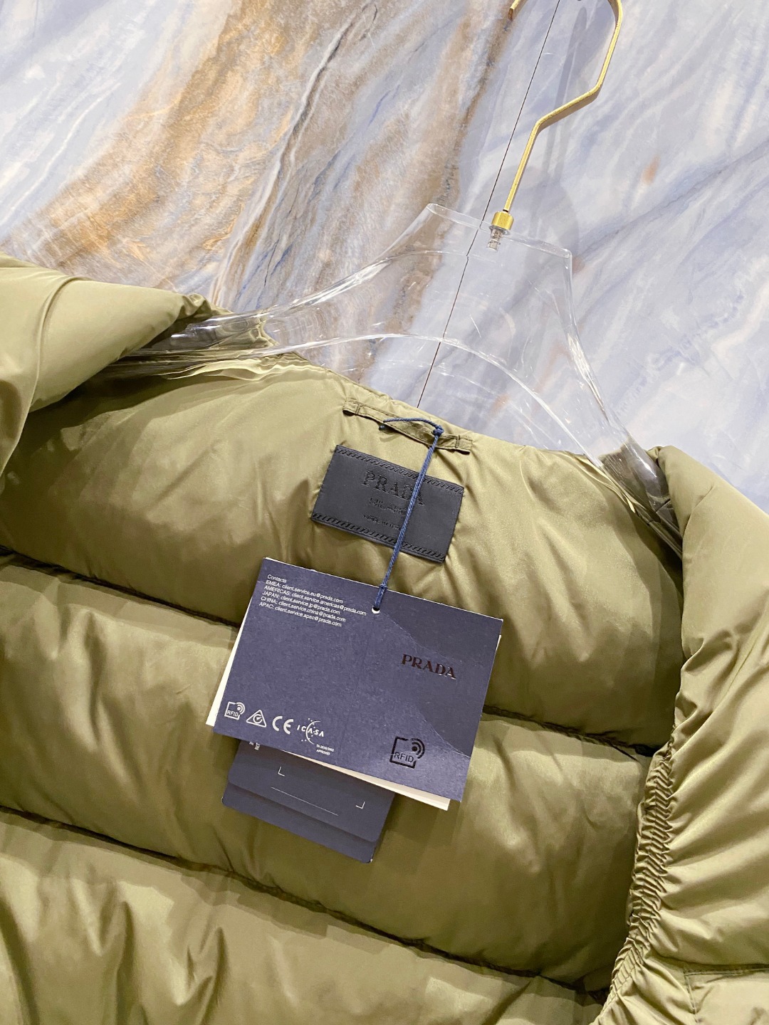 Prada 普拉达2025秋冬专柜同步新品发布，最新工装羽绒马甲出货，原版购入，无论面料及辅料，全部做到