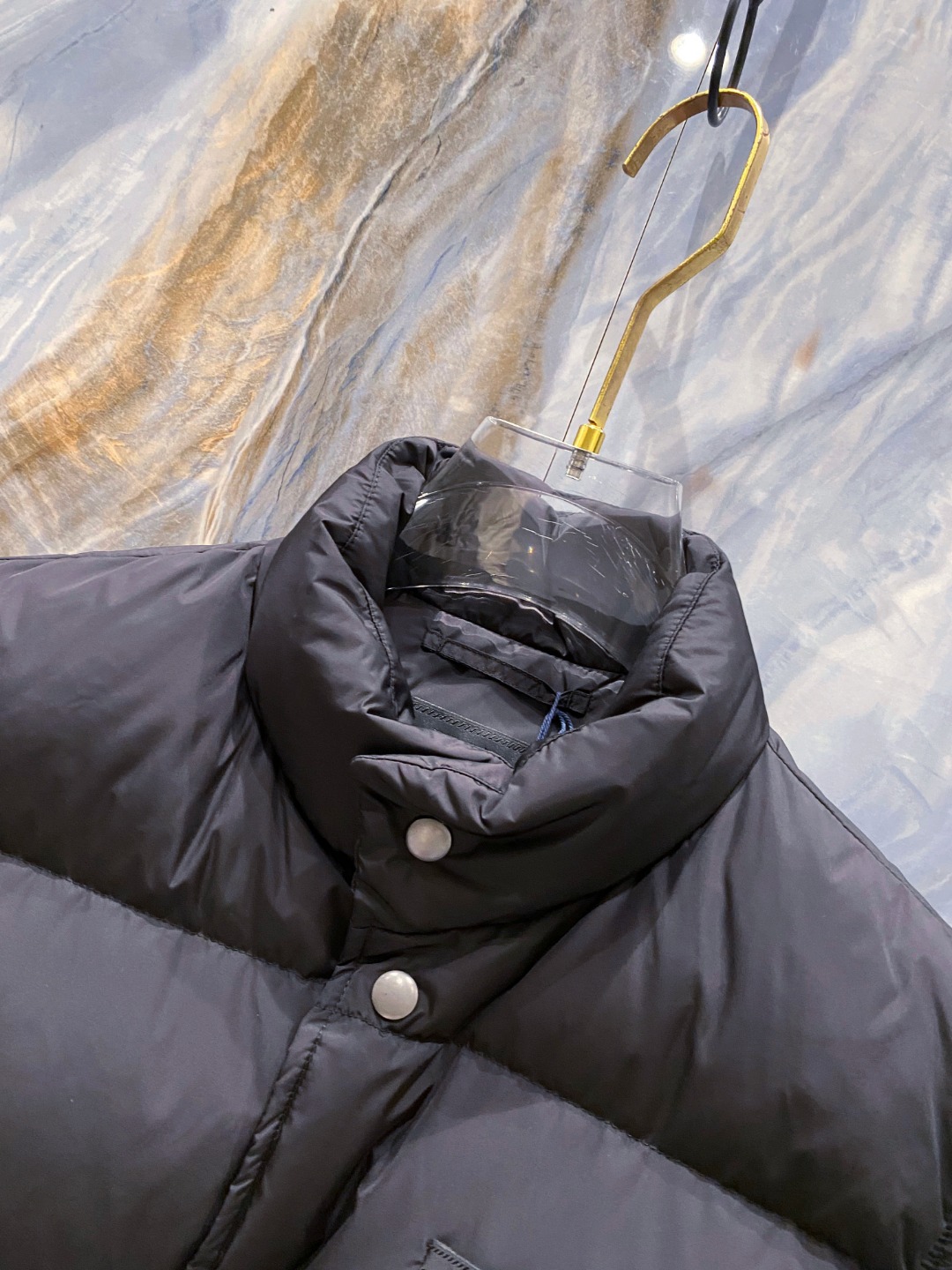 Prada 普拉达2025秋冬专柜同步新品发布，最新工装羽绒马甲出货，原版购入，无论面料及辅料，全部做到