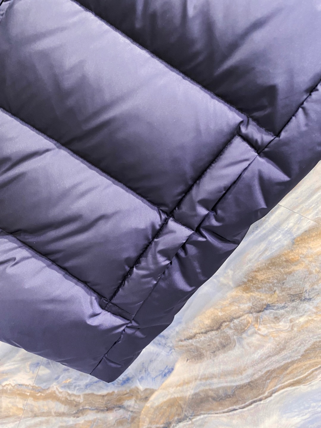 Prada 普拉达2025秋冬专柜同步新品发布，最新款羽绒马甲出货，全部原版购入，今年最新色，无论面料和