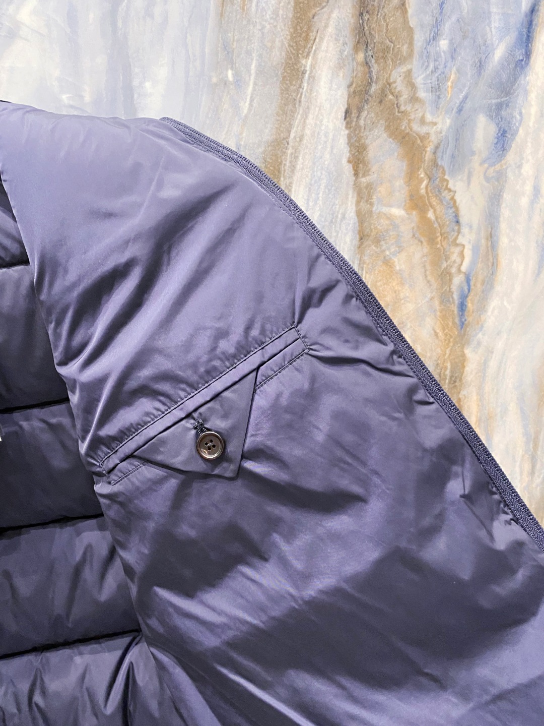 Prada 普拉达2025秋冬专柜同步新品发布，最新款羽绒马甲出货，全部原版购入，今年最新色，无论面料和