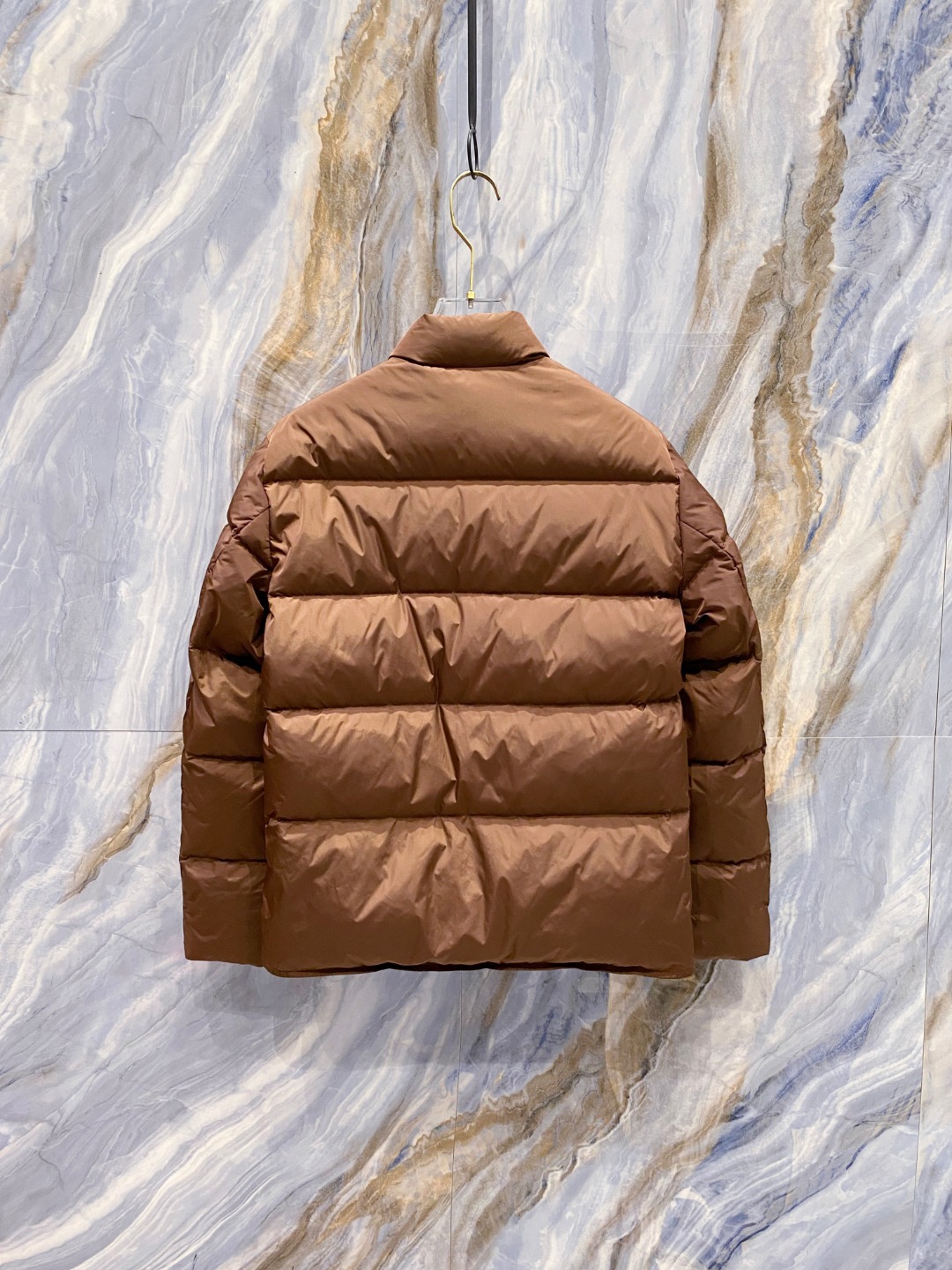 Prada 普拉达2025秋冬专柜同步新品发布，最新款羽绒服出货，全部原版购入，今年最新色，无论面料和辅