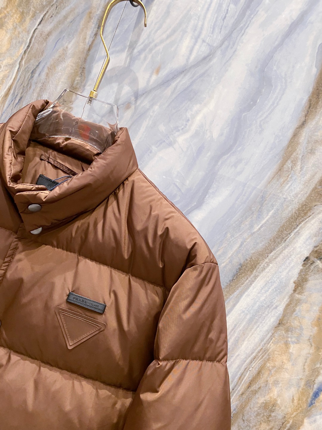 Prada 普拉达2025秋冬专柜同步新品发布，最新款羽绒服出货，全部原版购入，今年最新色，无论面料和辅