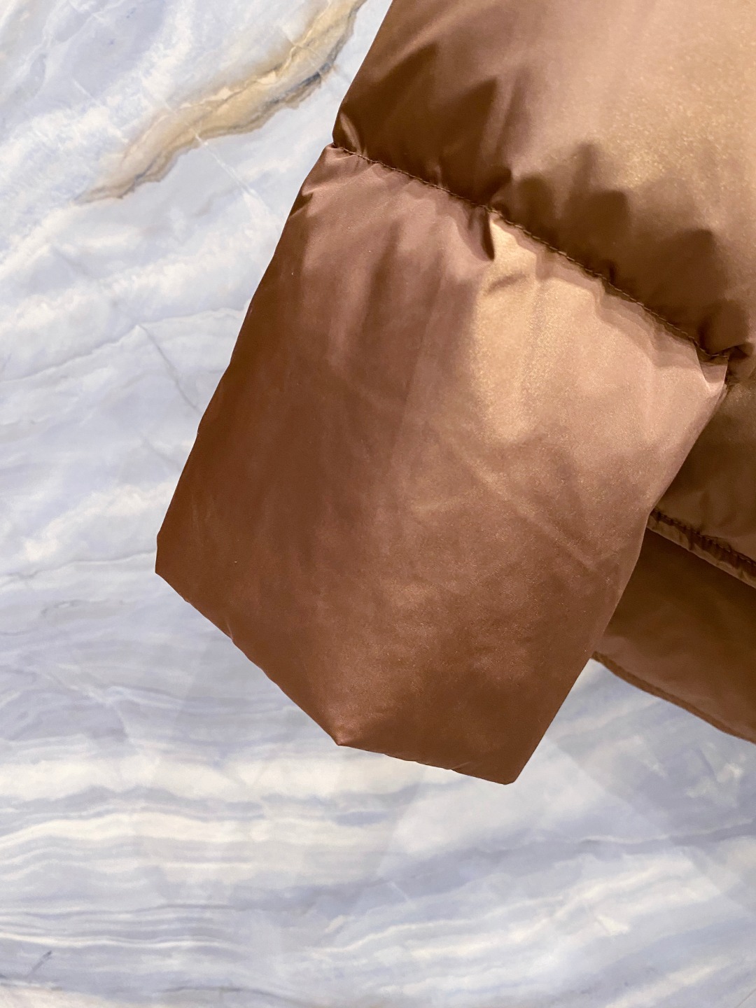 Prada 普拉达2025秋冬专柜同步新品发布，最新款羽绒服出货，全部原版购入，今年最新色，无论面料和辅