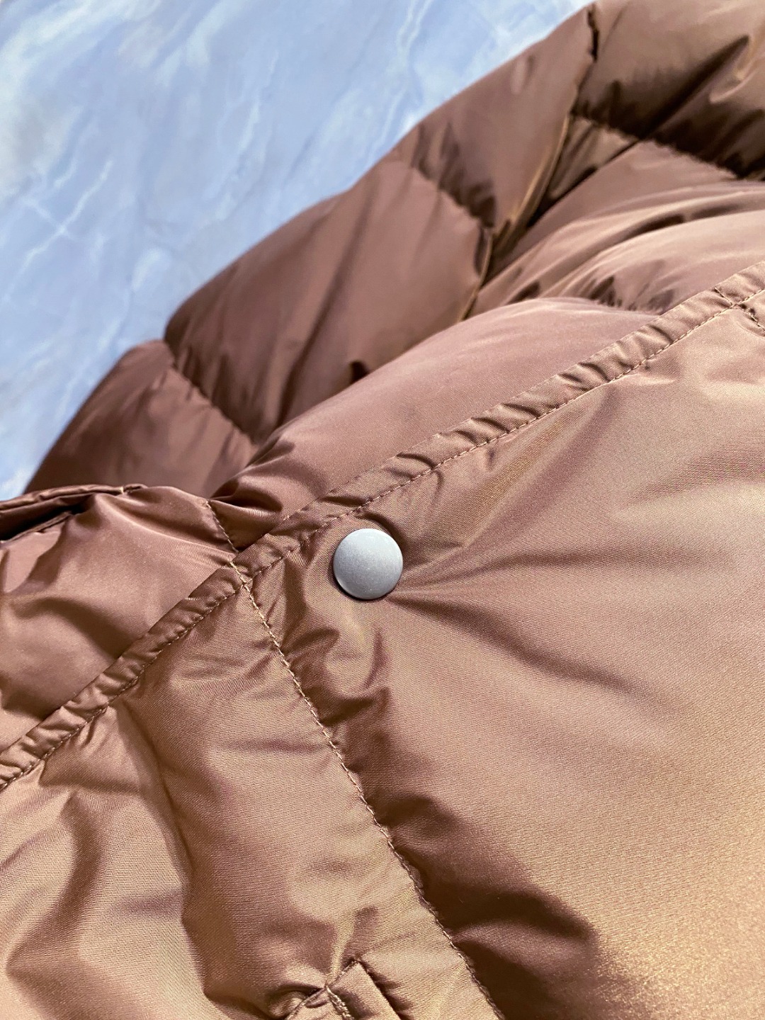 Prada 普拉达2025秋冬专柜同步新品发布，最新款羽绒服出货，全部原版购入，今年最新色，无论面料和辅