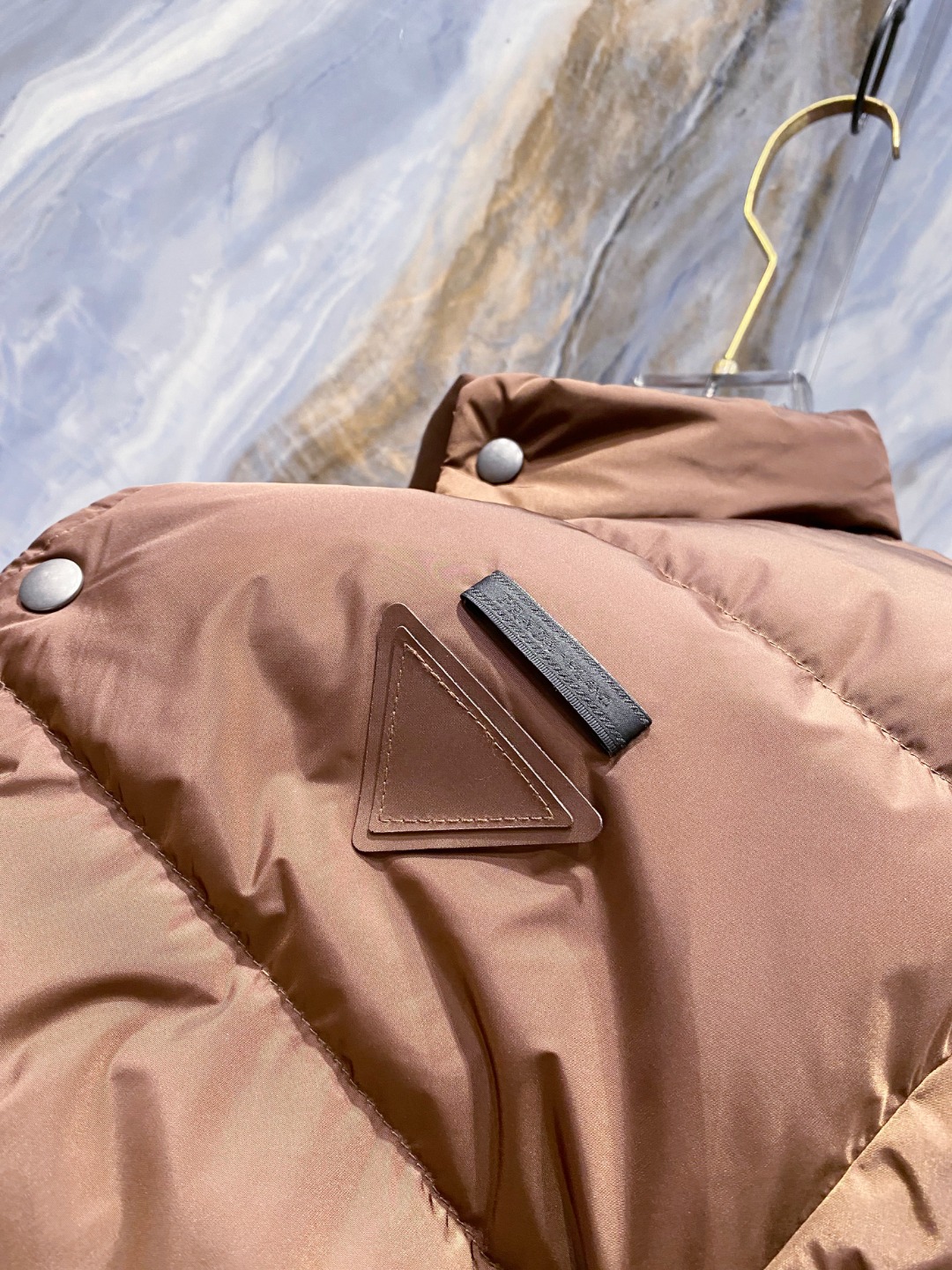 Prada 普拉达2025秋冬专柜同步新品发布，最新款羽绒服出货，全部原版购入，今年最新色，无论面料和辅