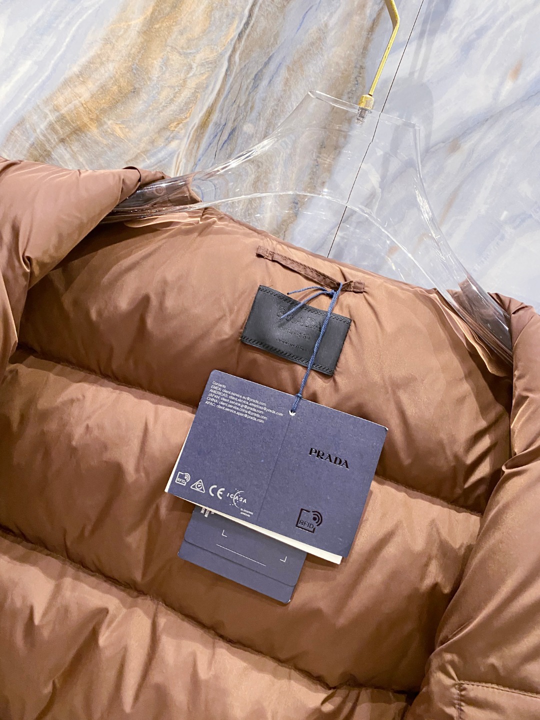 Prada 普拉达2025秋冬专柜同步新品发布，最新款羽绒服出货，全部原版购入，今年最新色，无论面料和辅