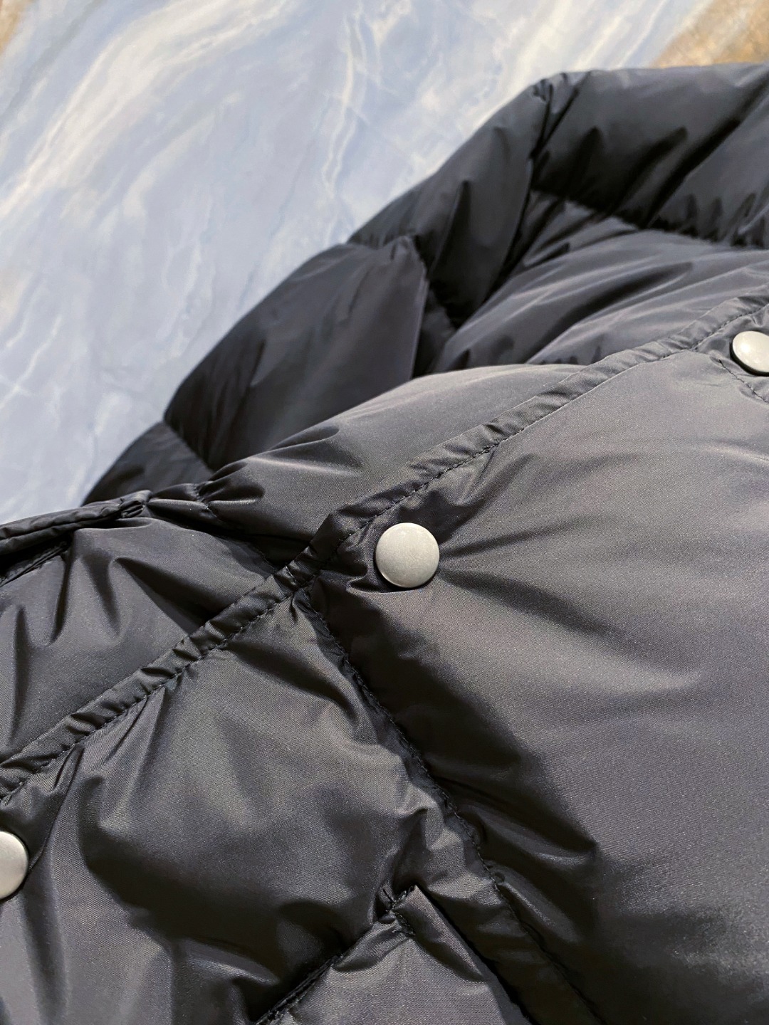 Prada 普拉达2025秋冬专柜同步新品发布，最新款羽绒服出货，全部原版购入，今年最新色，无论面料和辅