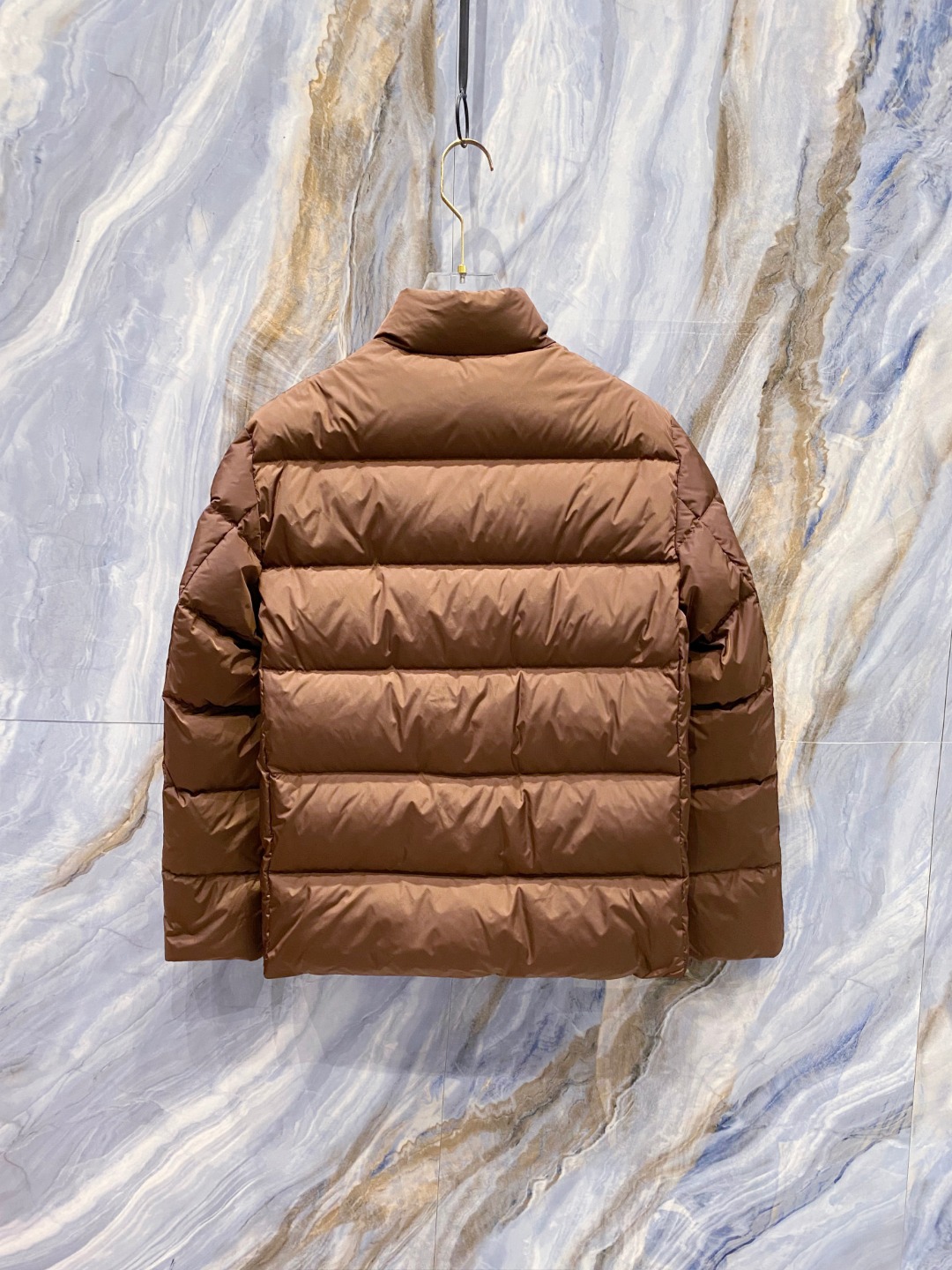 Prada 普拉达2025秋冬专柜同步新品发布，最新款羽绒服出货，全部原版购入，今年最新色，无论面料和辅