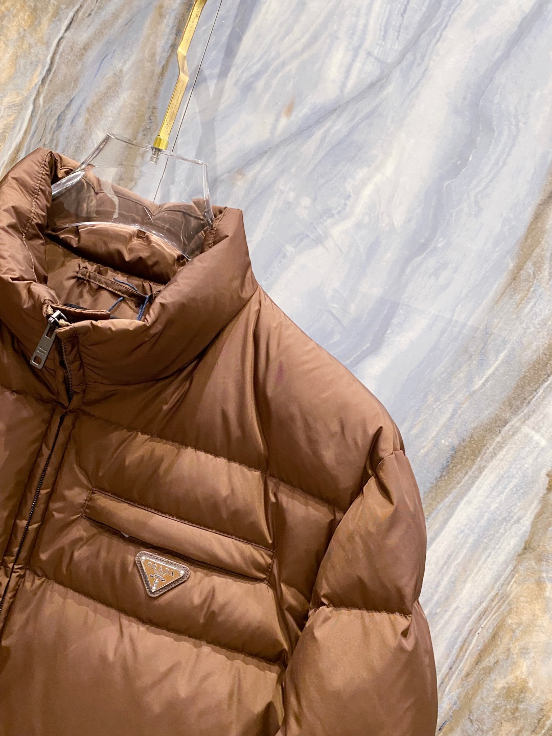 Prada 普拉达2025秋冬专柜同步新品发布，最新款羽绒服出货，全部原版购入，今年最新色，无论面料和辅